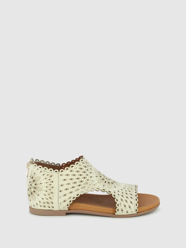 Sandálias com Fecho em Branco