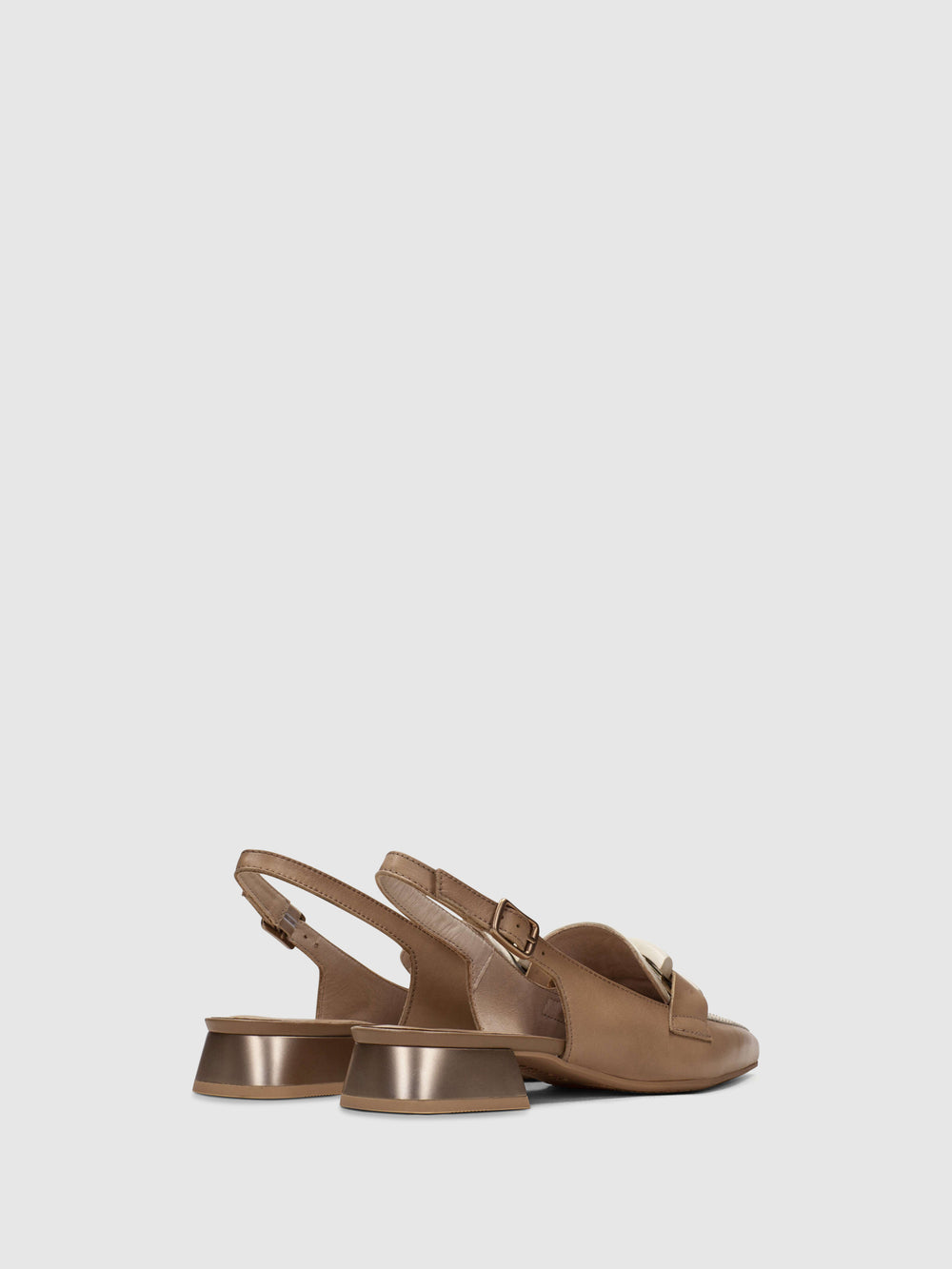 Sandálias com Fivela em Bege