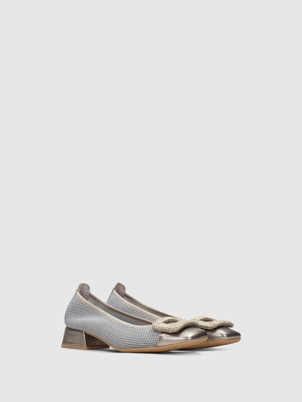 Sapatos com Apliques em Champanhe