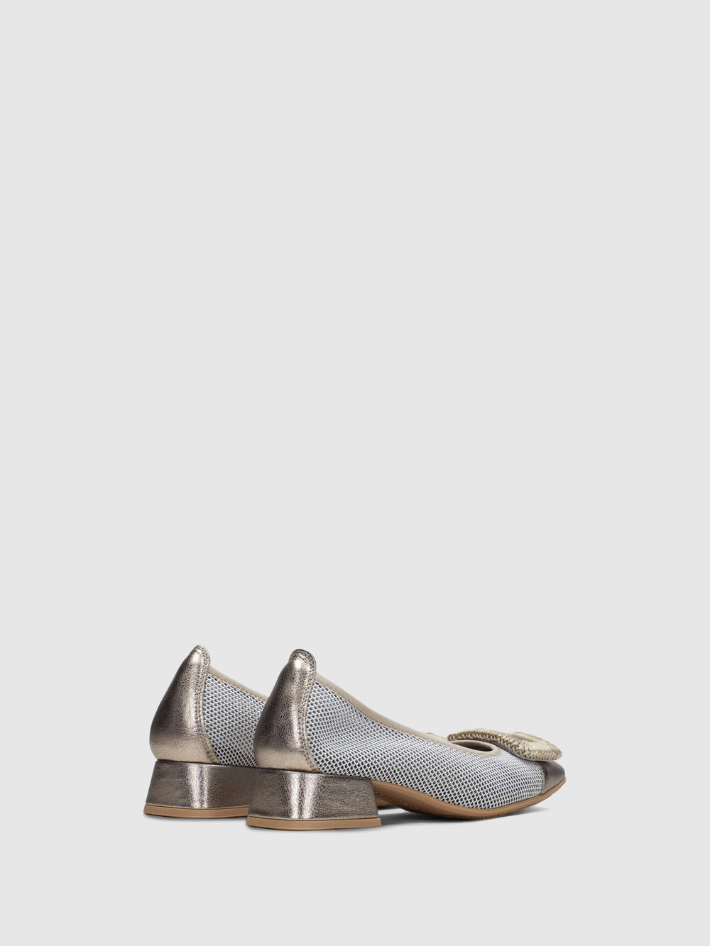 Sapatos com Apliques em Champanhe
