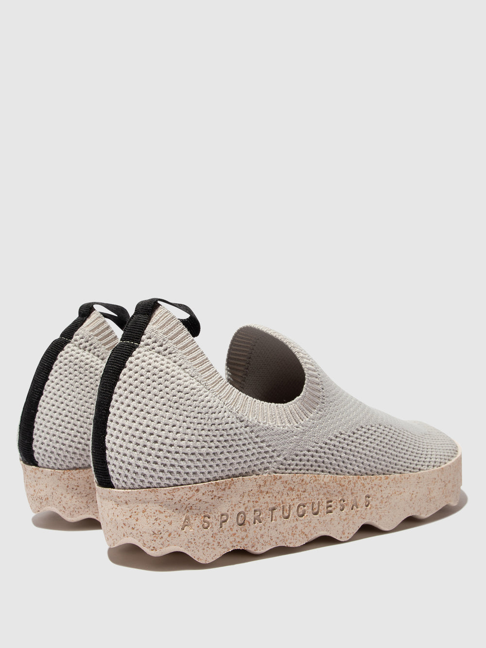 Ténis com Elástico em Branco Cru