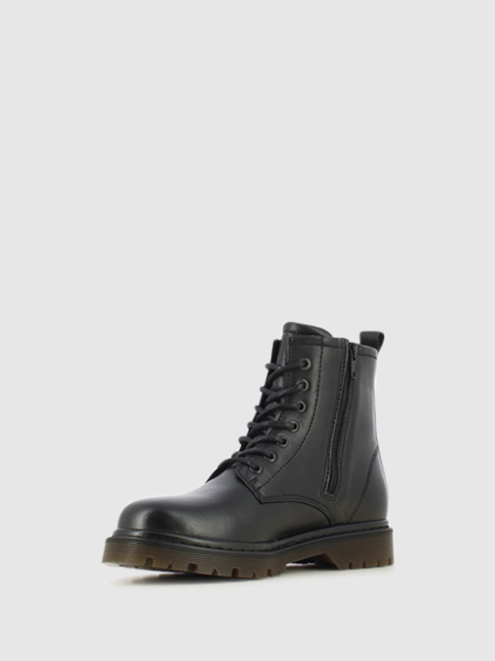 Botins com Atacadores em Preto