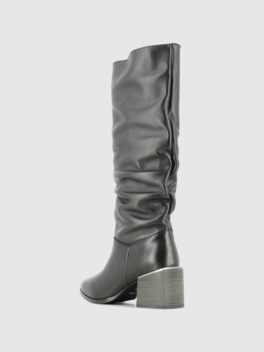 Botas com Ponta Redonda em Preto