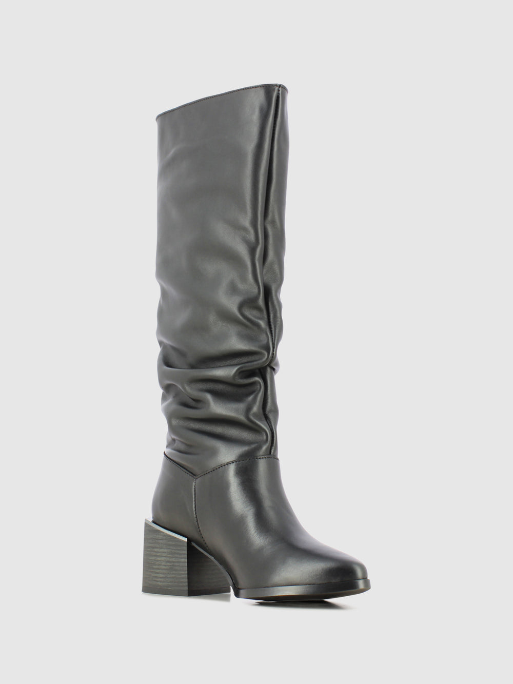 Botas com Ponta Redonda em Preto