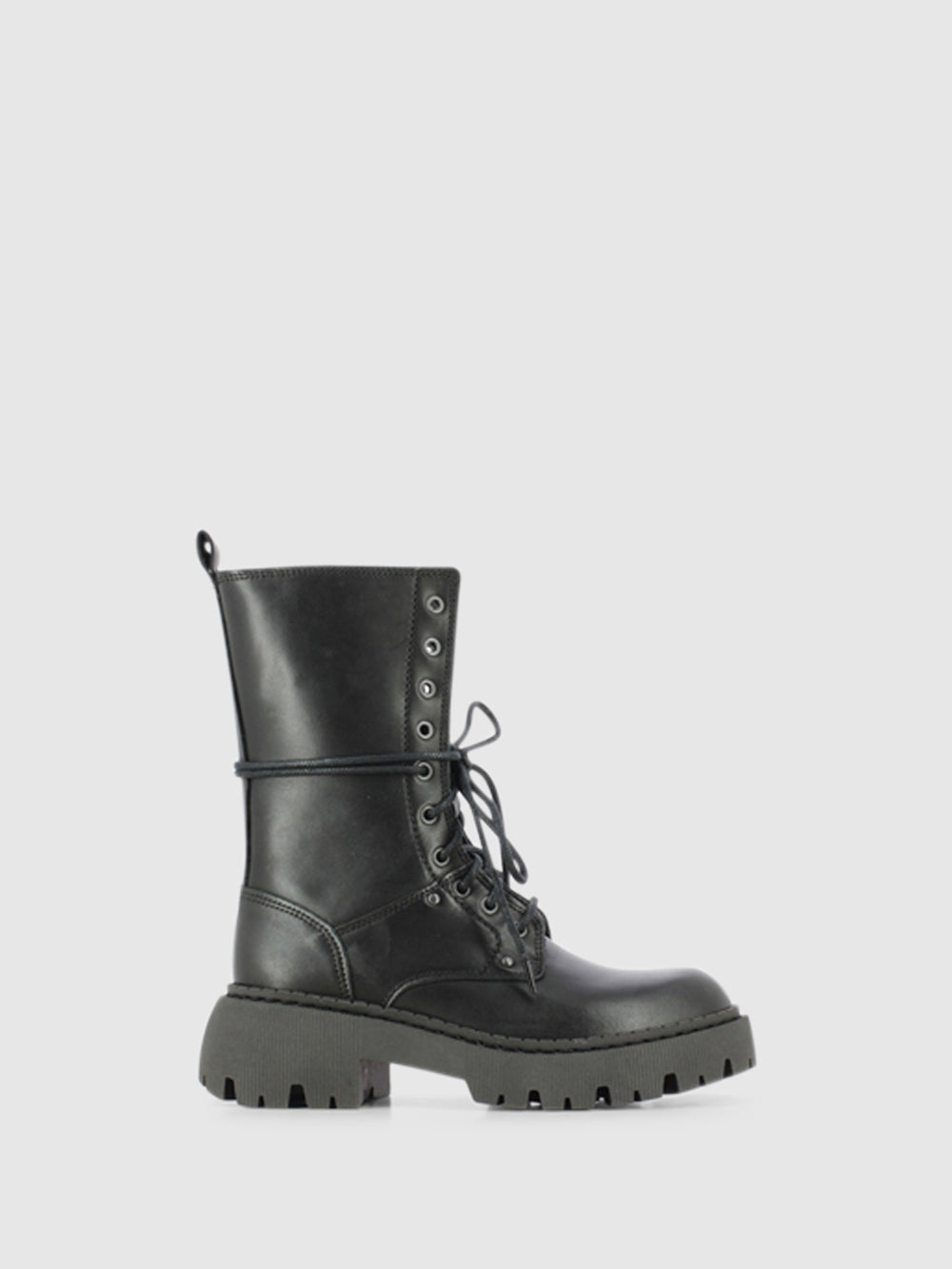 Botas com Atacadores em Preto