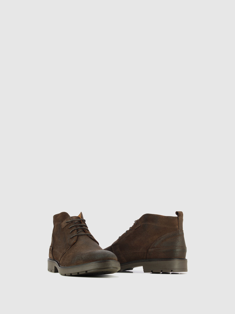 Botins com Atacadores em Castanho