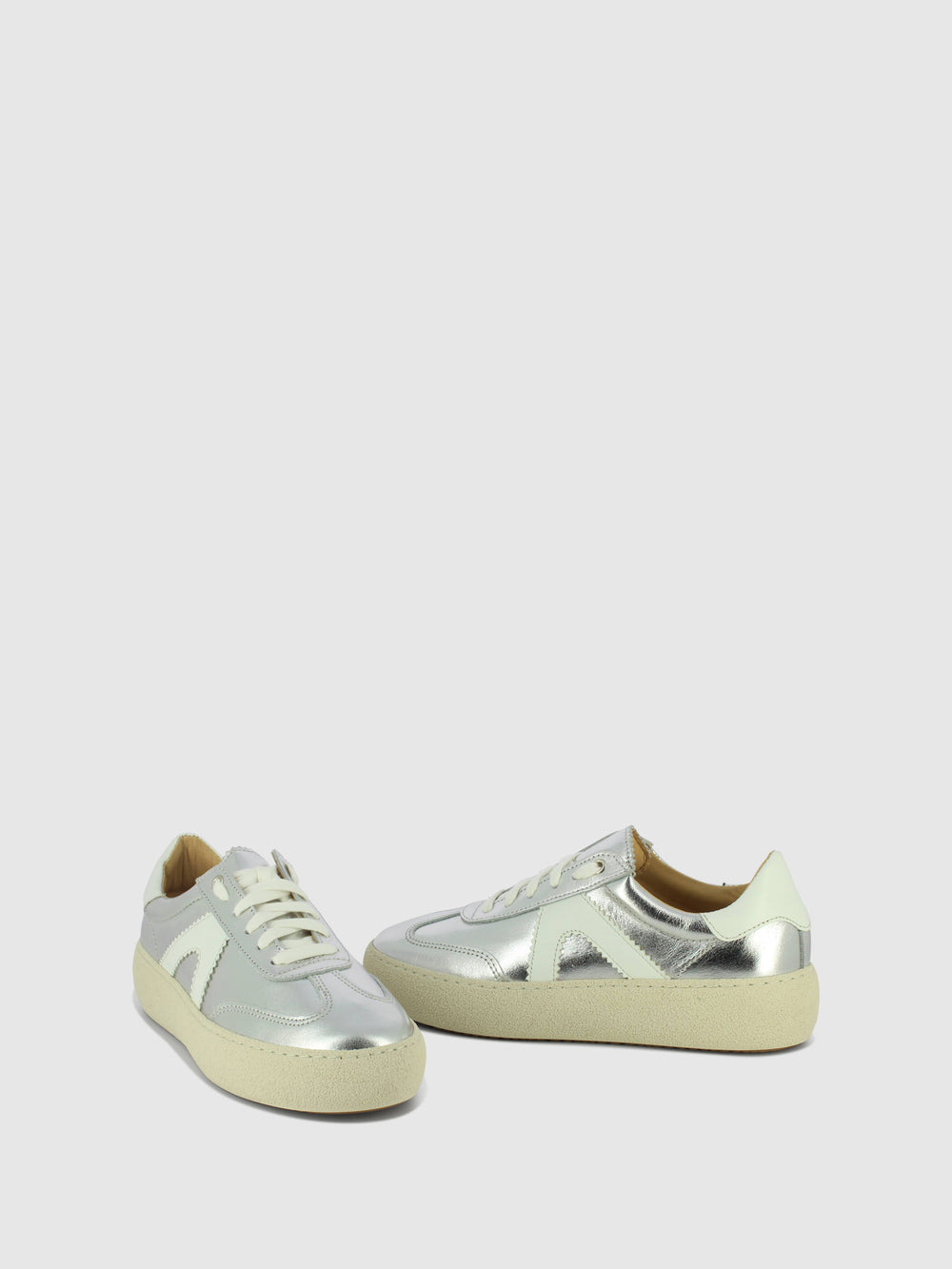 Ténis com Atacadores em Prateado