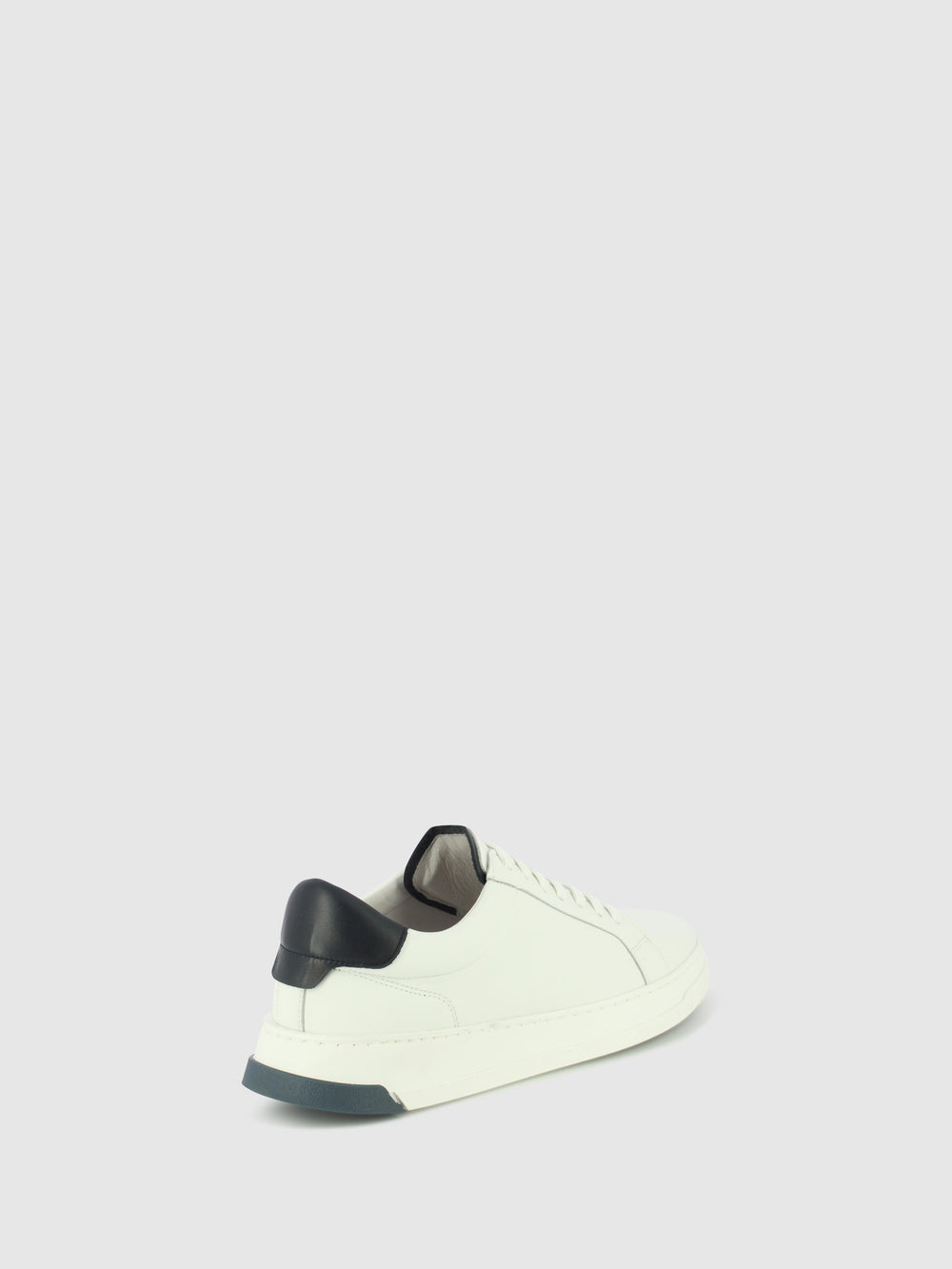 Sapatos com Atacadores em Branco
