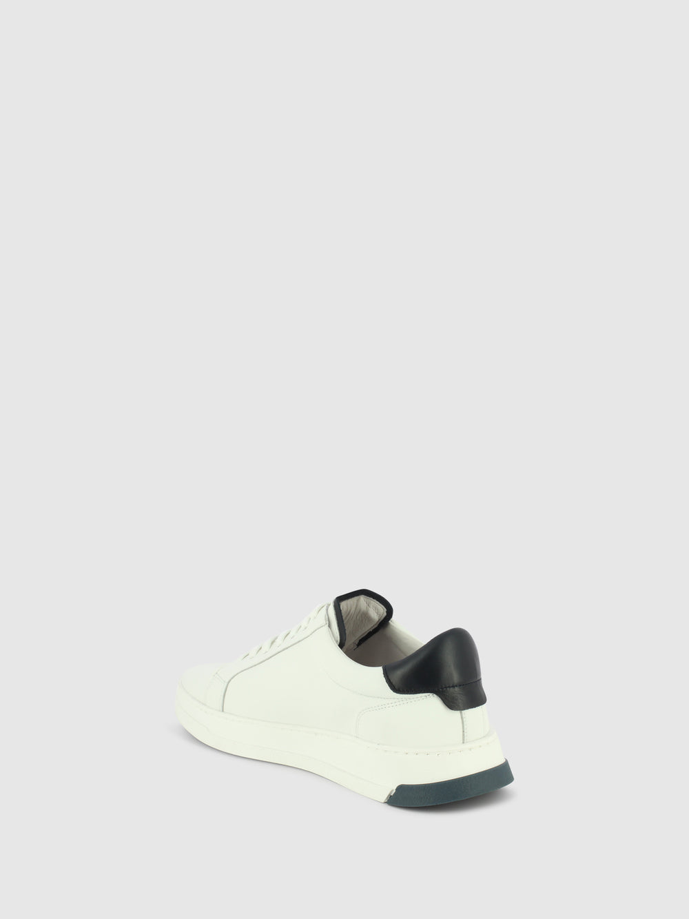 Sapatos com Atacadores em Branco