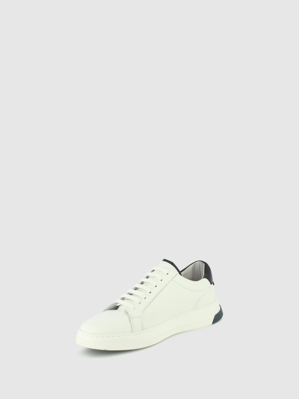 Sapatos com Atacadores em Branco