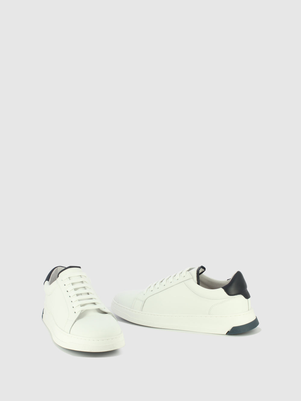 Sapatos com Atacadores em Branco