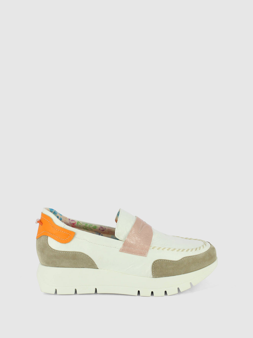 Sapatos Mocassins em Branco