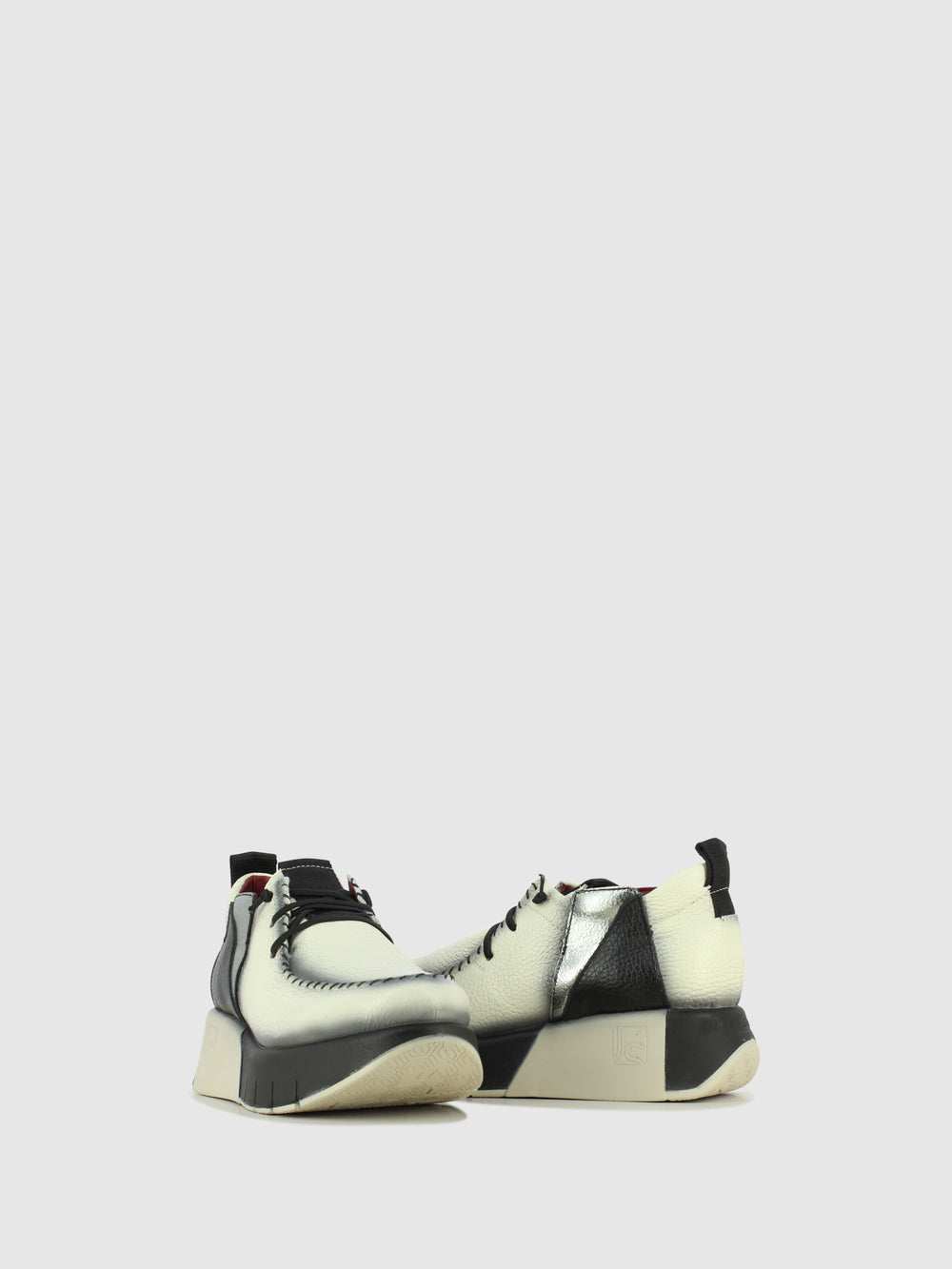 Sapatos com Atacadores em Branco Cru