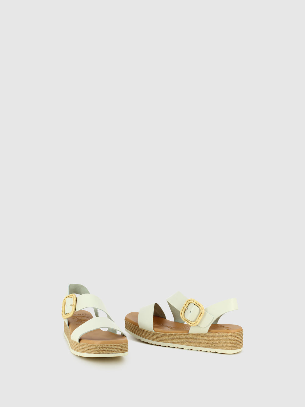 Sandálias com Fivela em Branco Cru