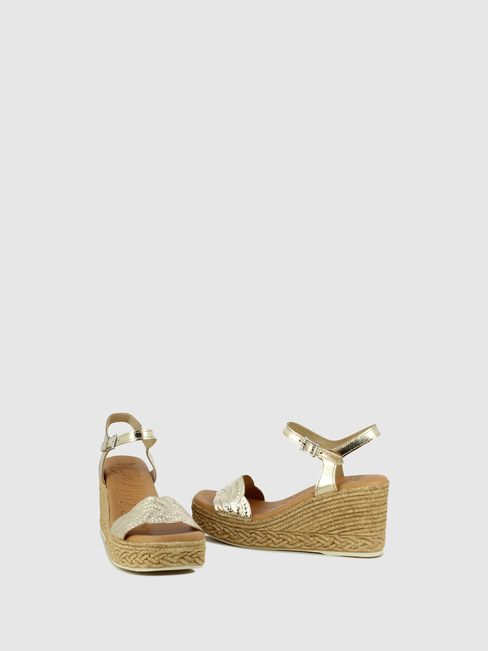 Sandálias com Fivela em Champanhe