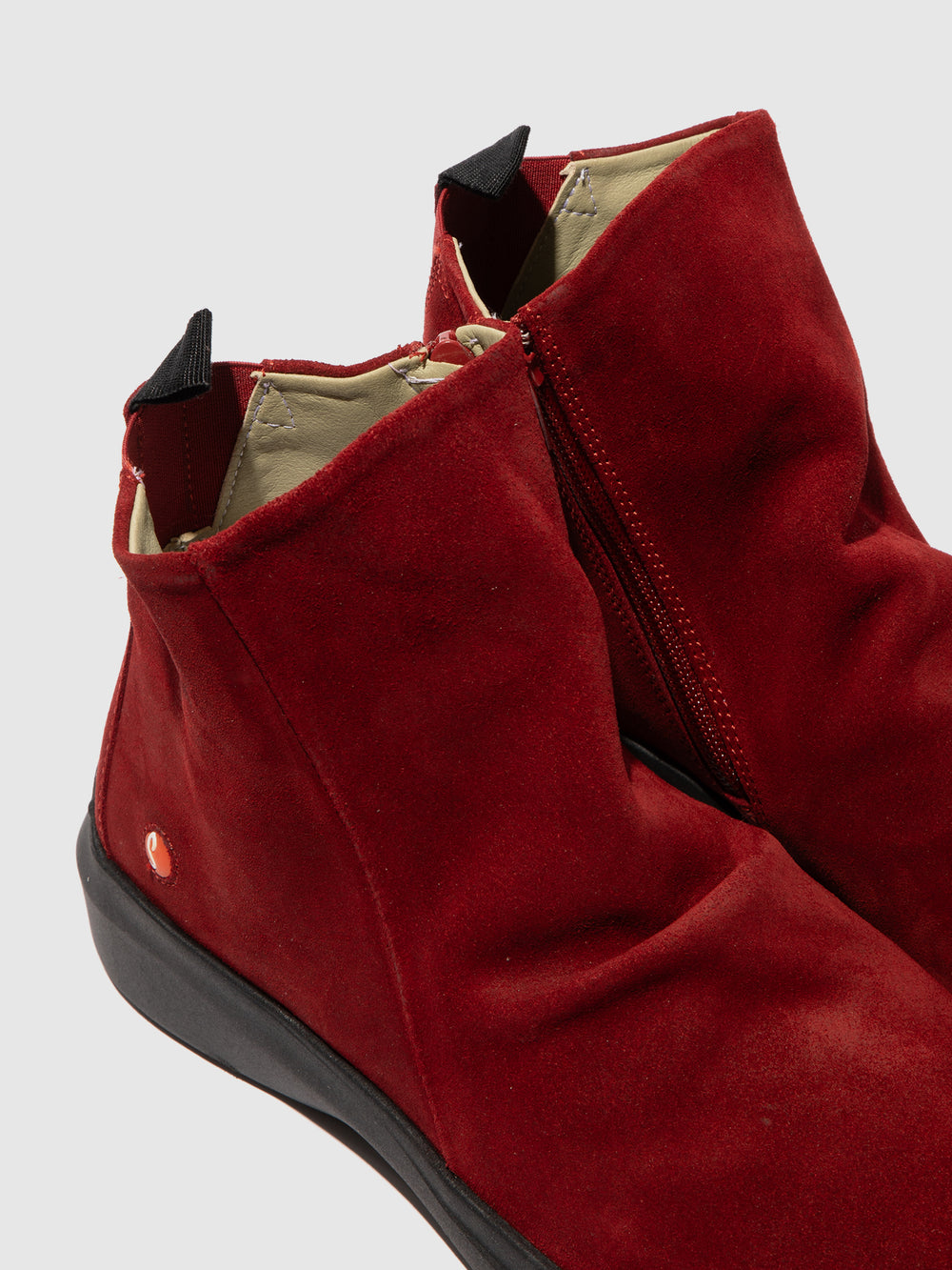 Botins com Fecho em Vermelho