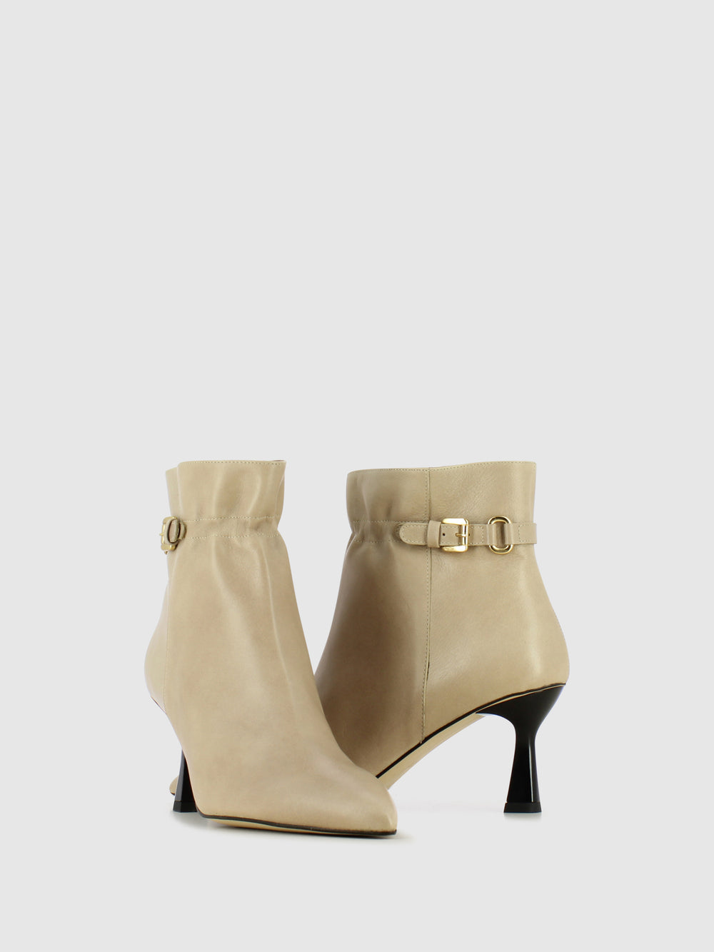 Botins com Fecho em Bege