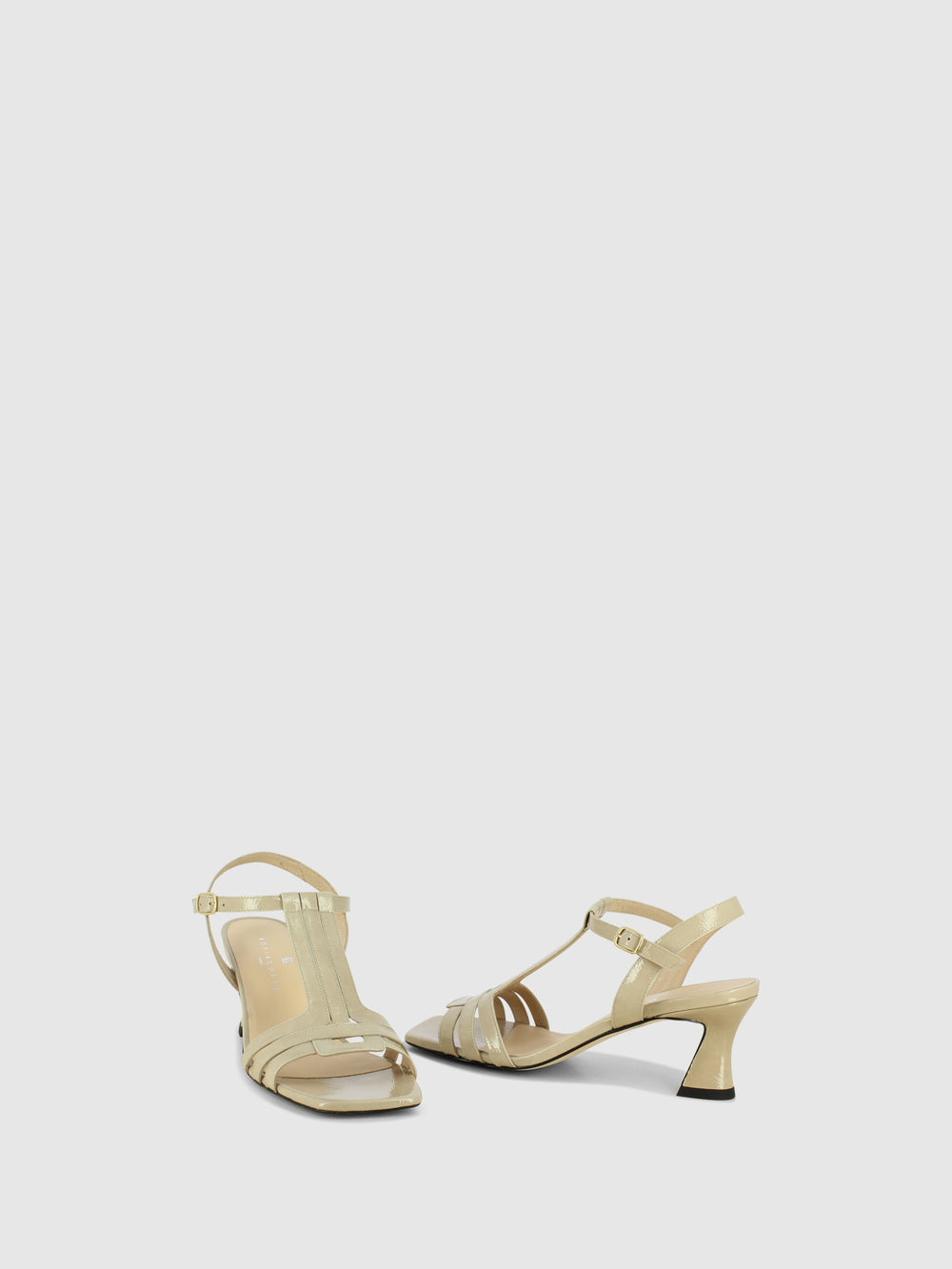 Sandálias com Fivela em Bege