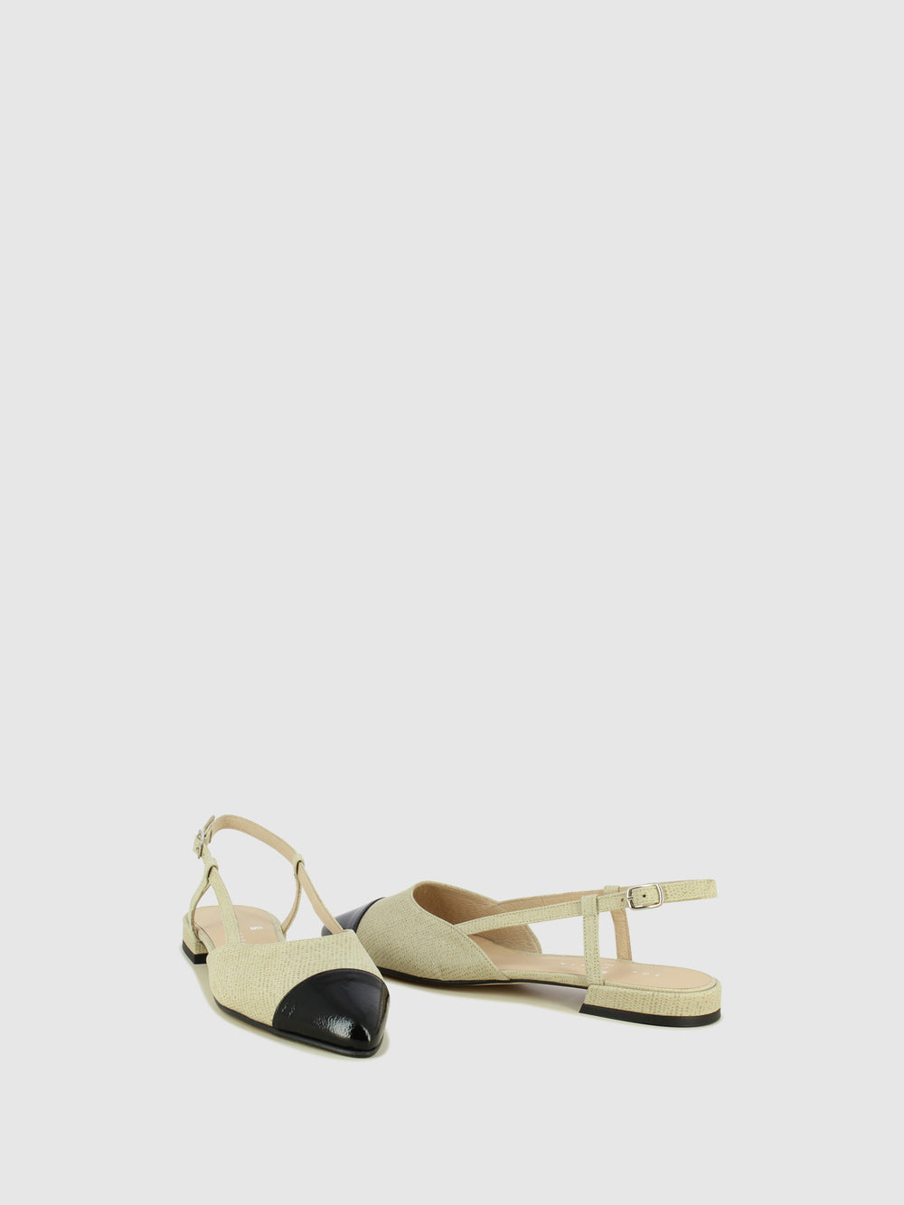 Sandálias com Fivela em Preto