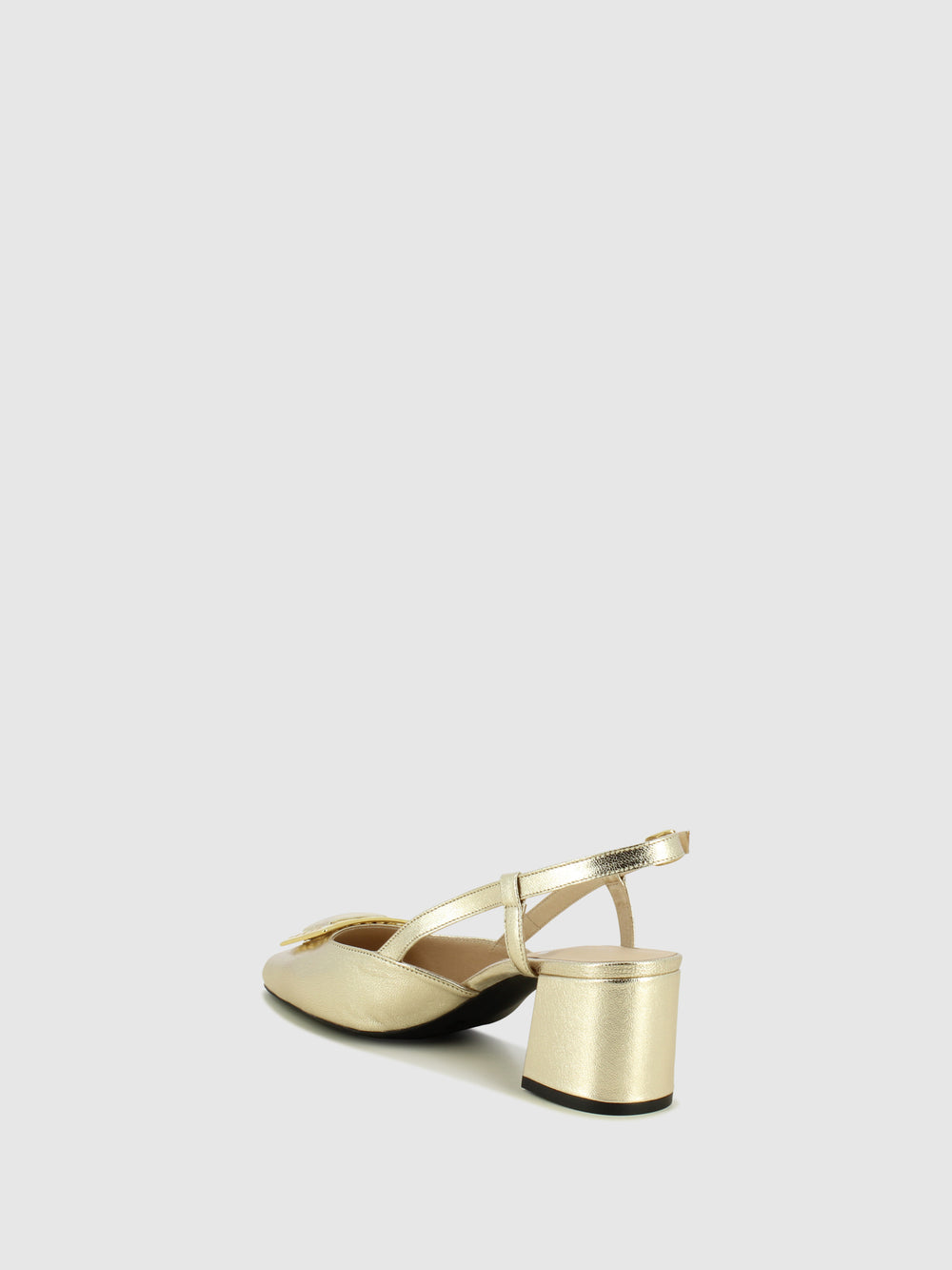 Sandálias com Fivela em Champanhe