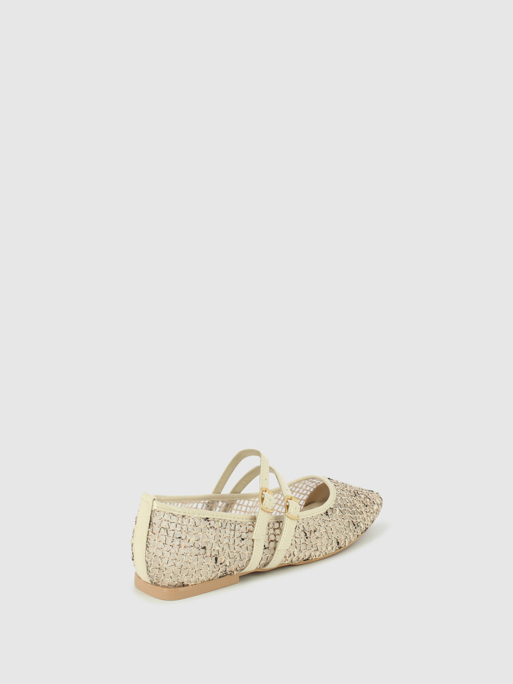 Sapatos com Fivela em Bege