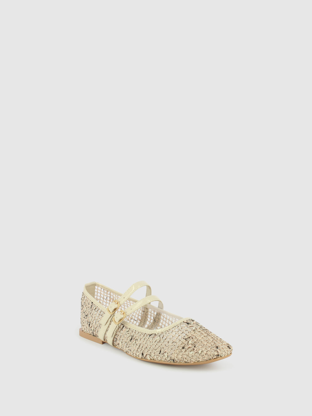 Sapatos com Fivela em Bege