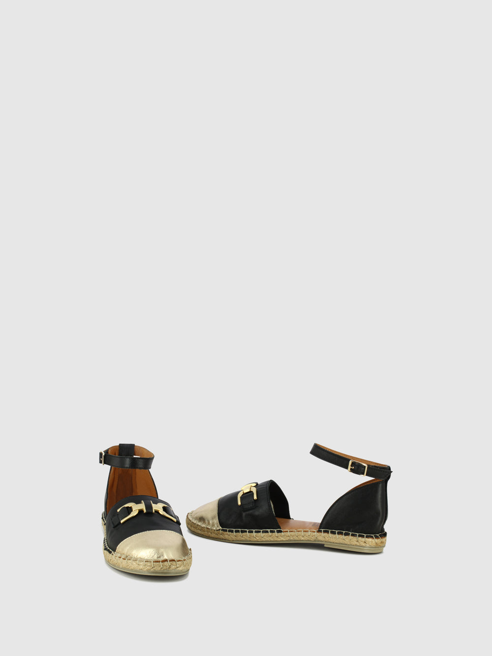 Sandálias com Fivela em Preto