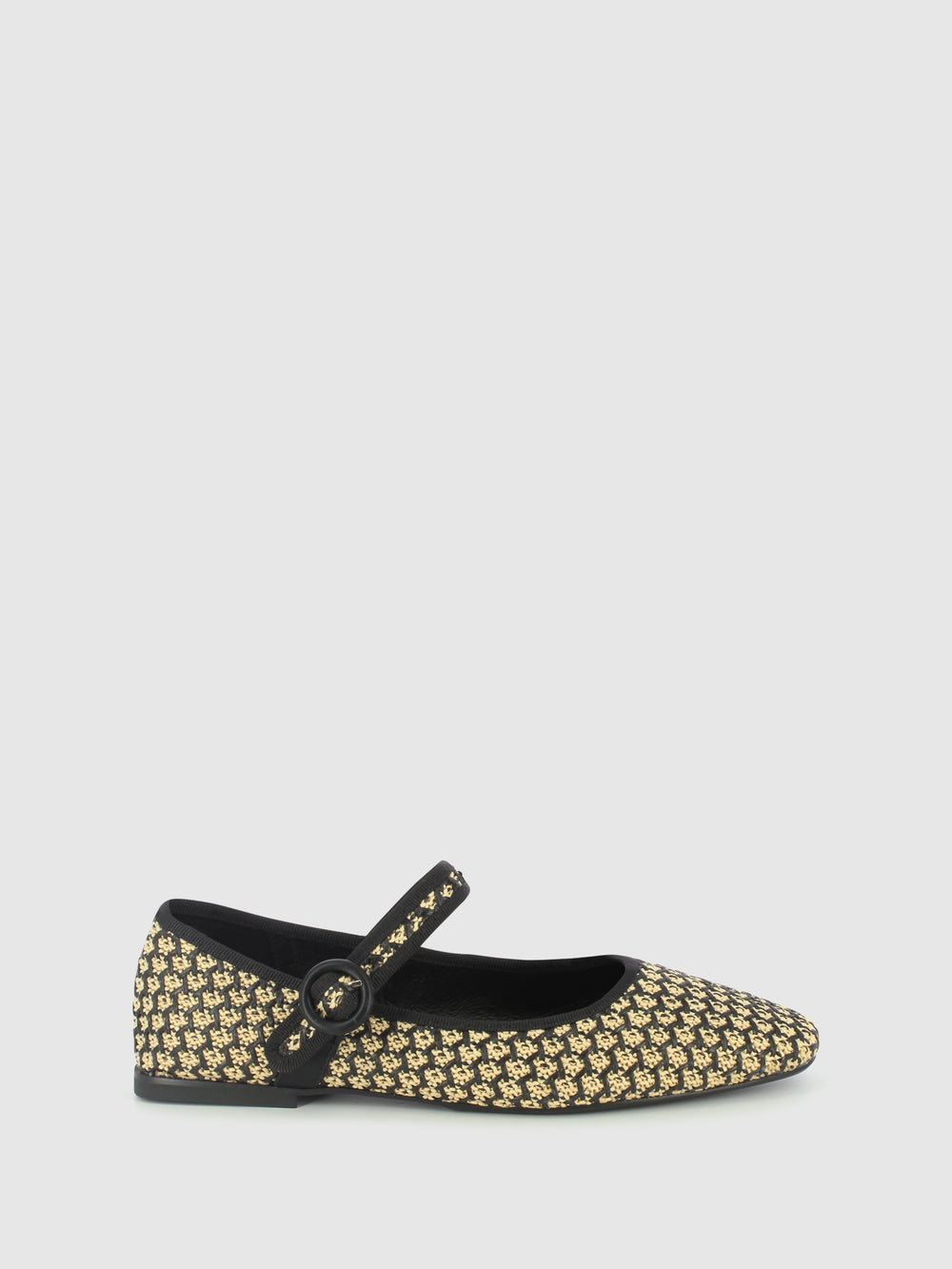 Sapatos com Fivela em Preto