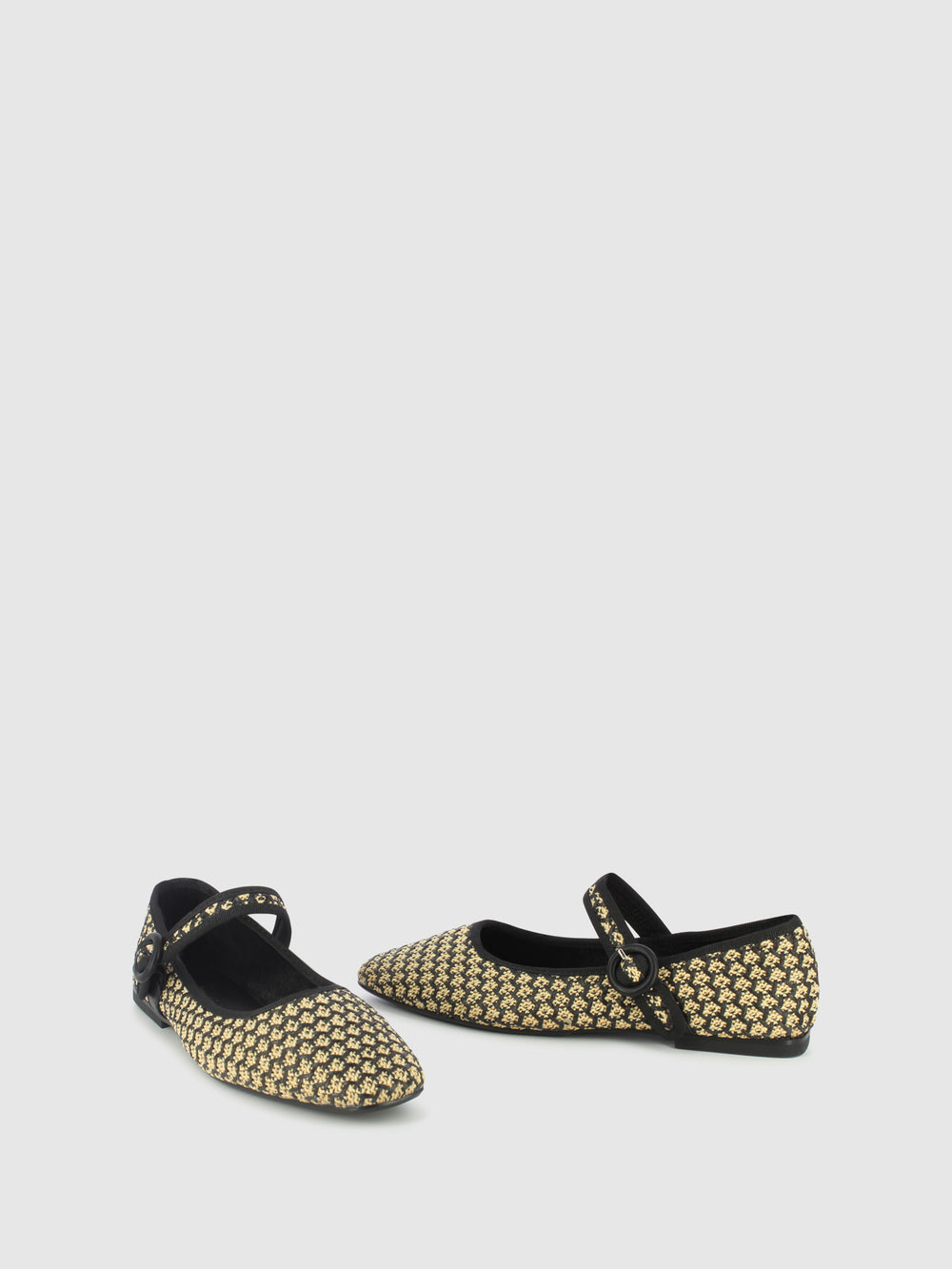Sapatos com Fivela em Preto