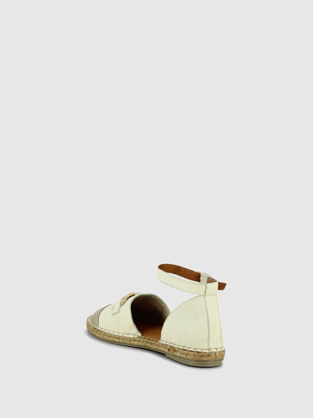 Sandálias com Fivela em Cream