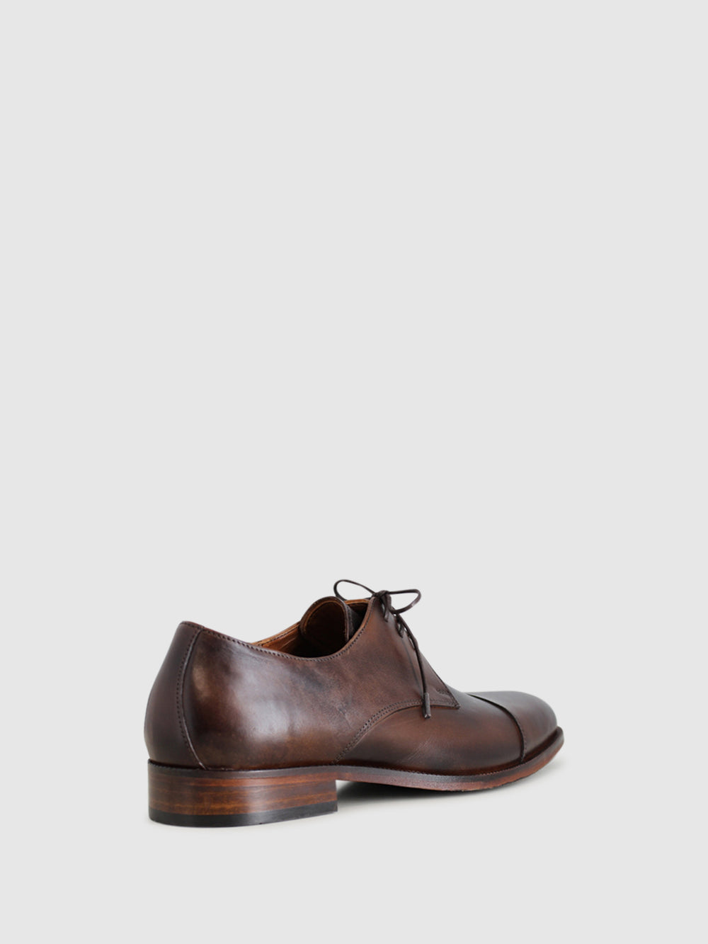 Sapatos com Atacadores em Castanho