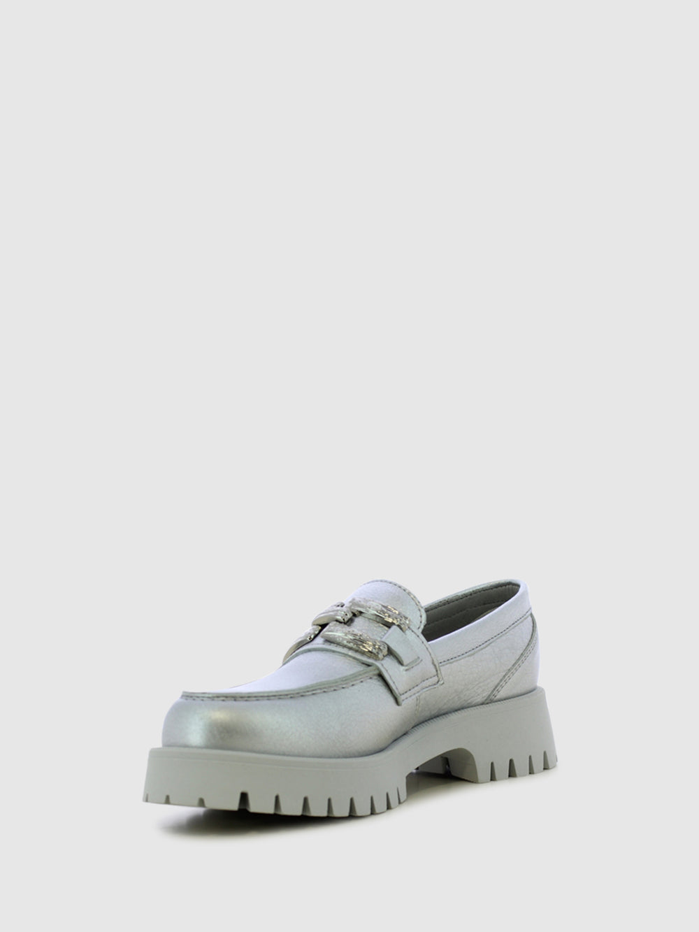 Loafers com Apliques Metálicos em Prateado
