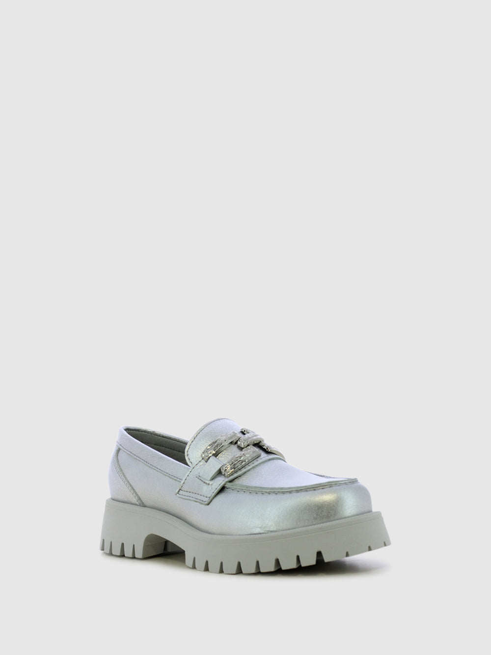 Loafers com Apliques Metálicos em Prateado