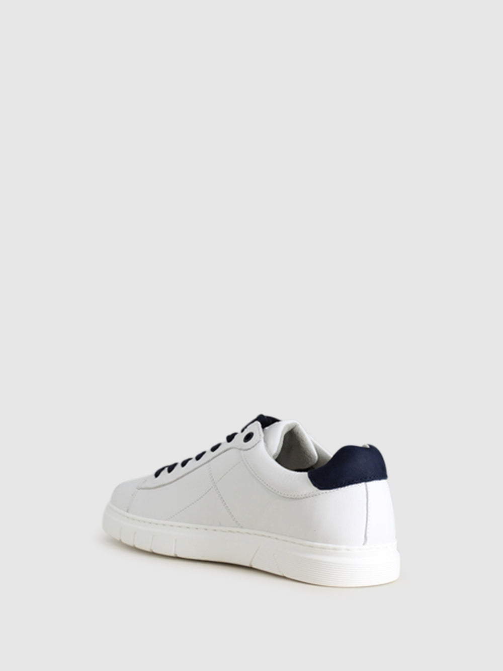 Sapatos com Atacadores em Branco