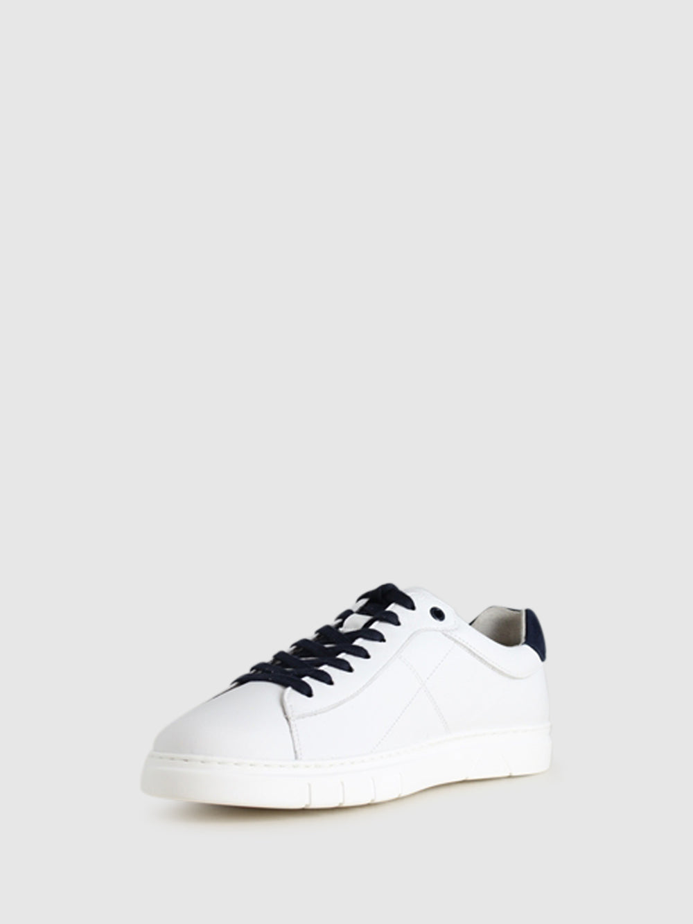 Sapatos com Atacadores em Branco