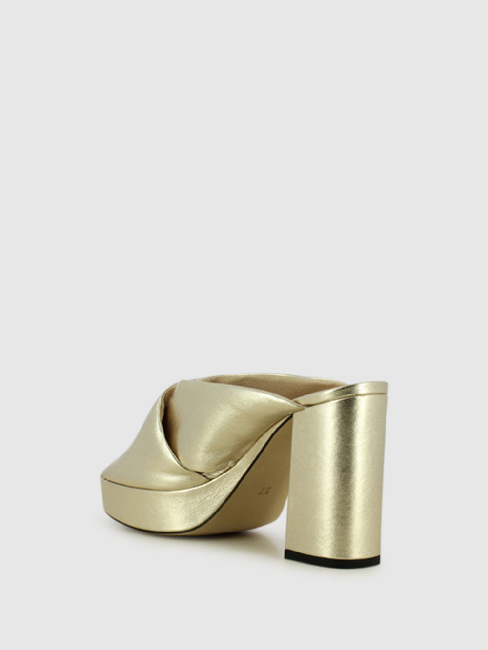 Sandálias de Plataforma em Dourado