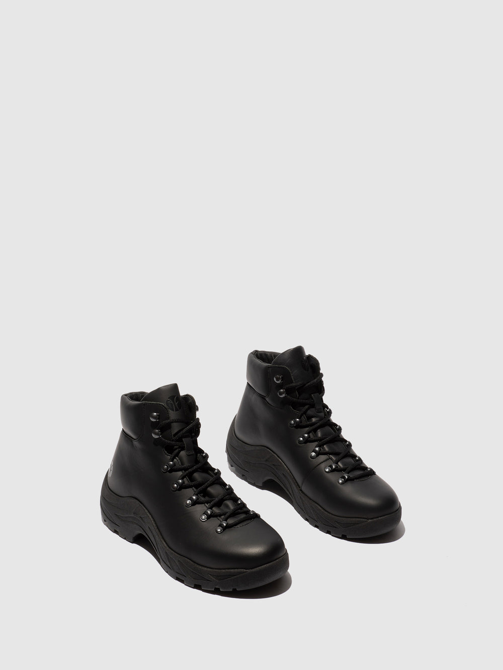 Botins com Atacadores em Preto