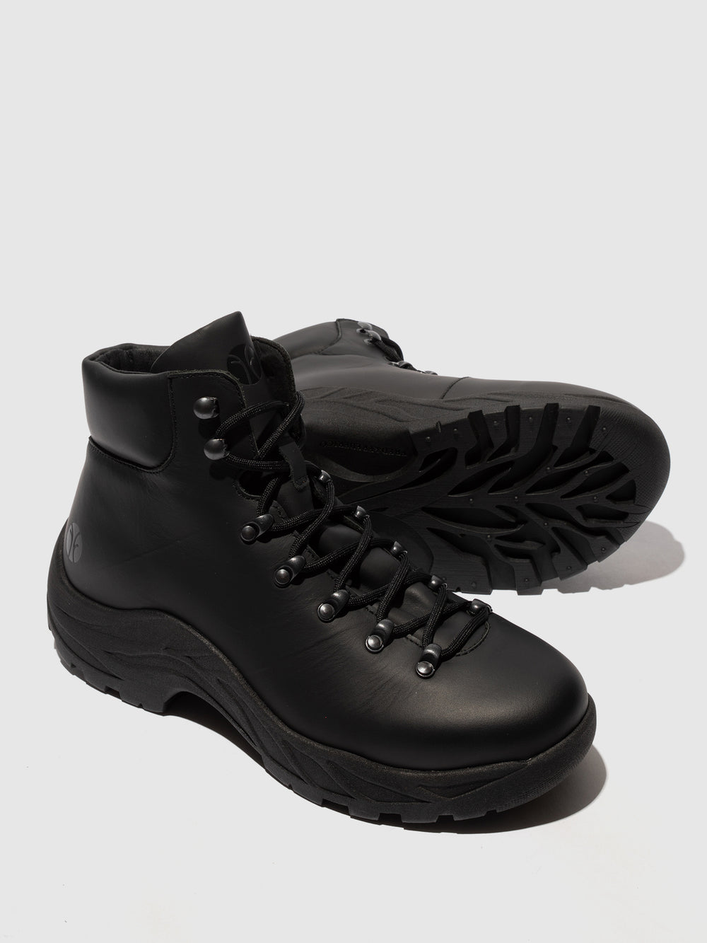 Botins com Atacadores em Preto