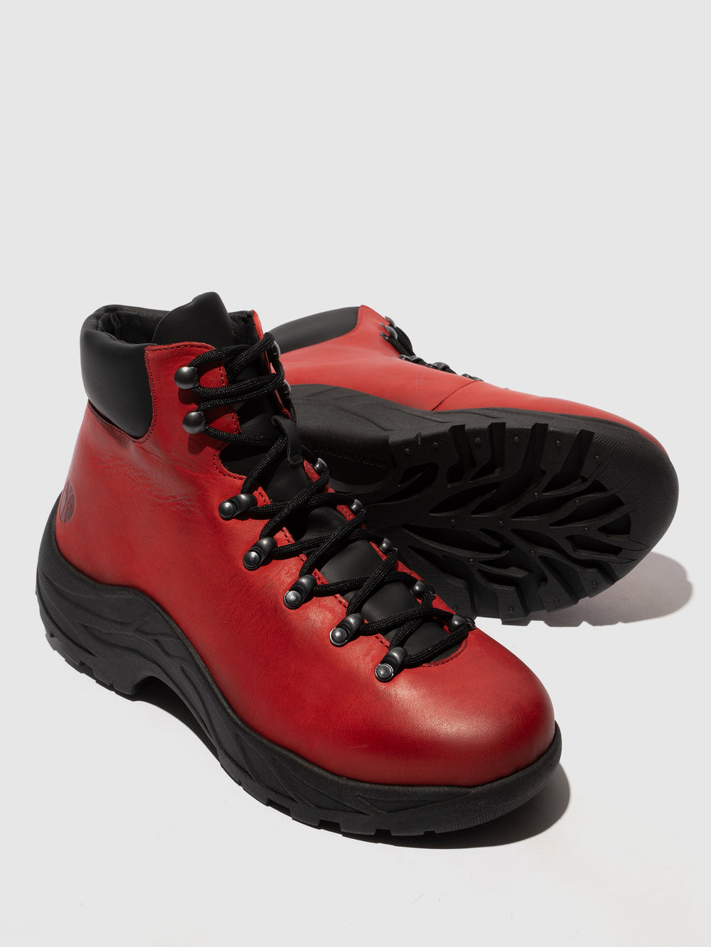 Botins com Atacadores em Vermelho Preto