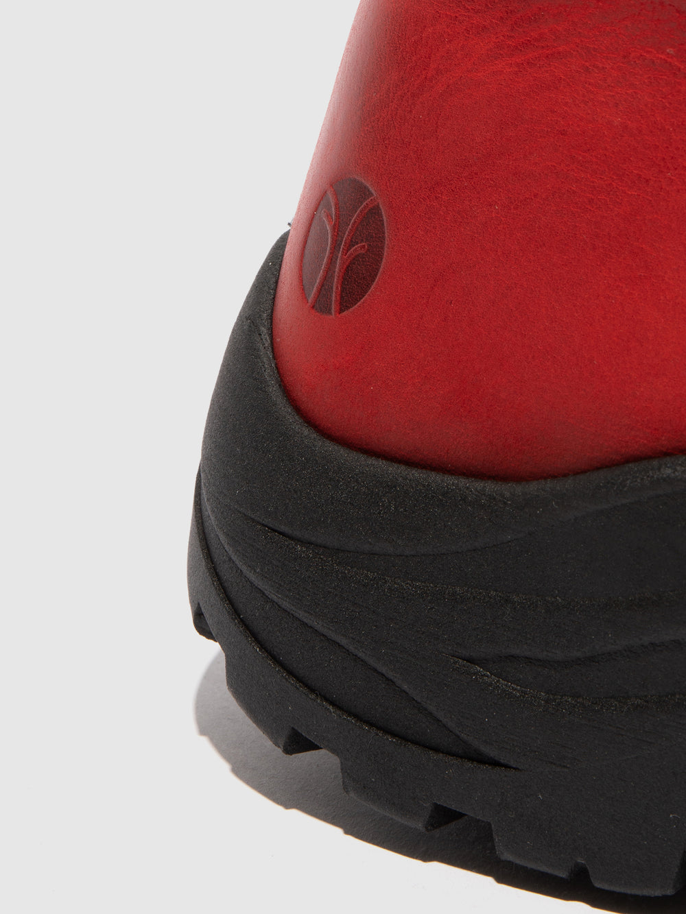 Botins com Atacadores em Vermelho Preto