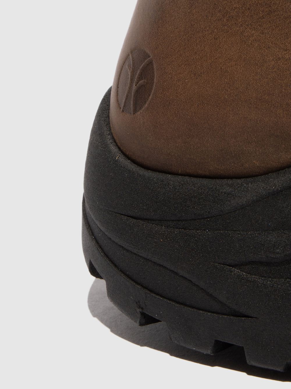 Botins com Atacadores em Camel e Preto