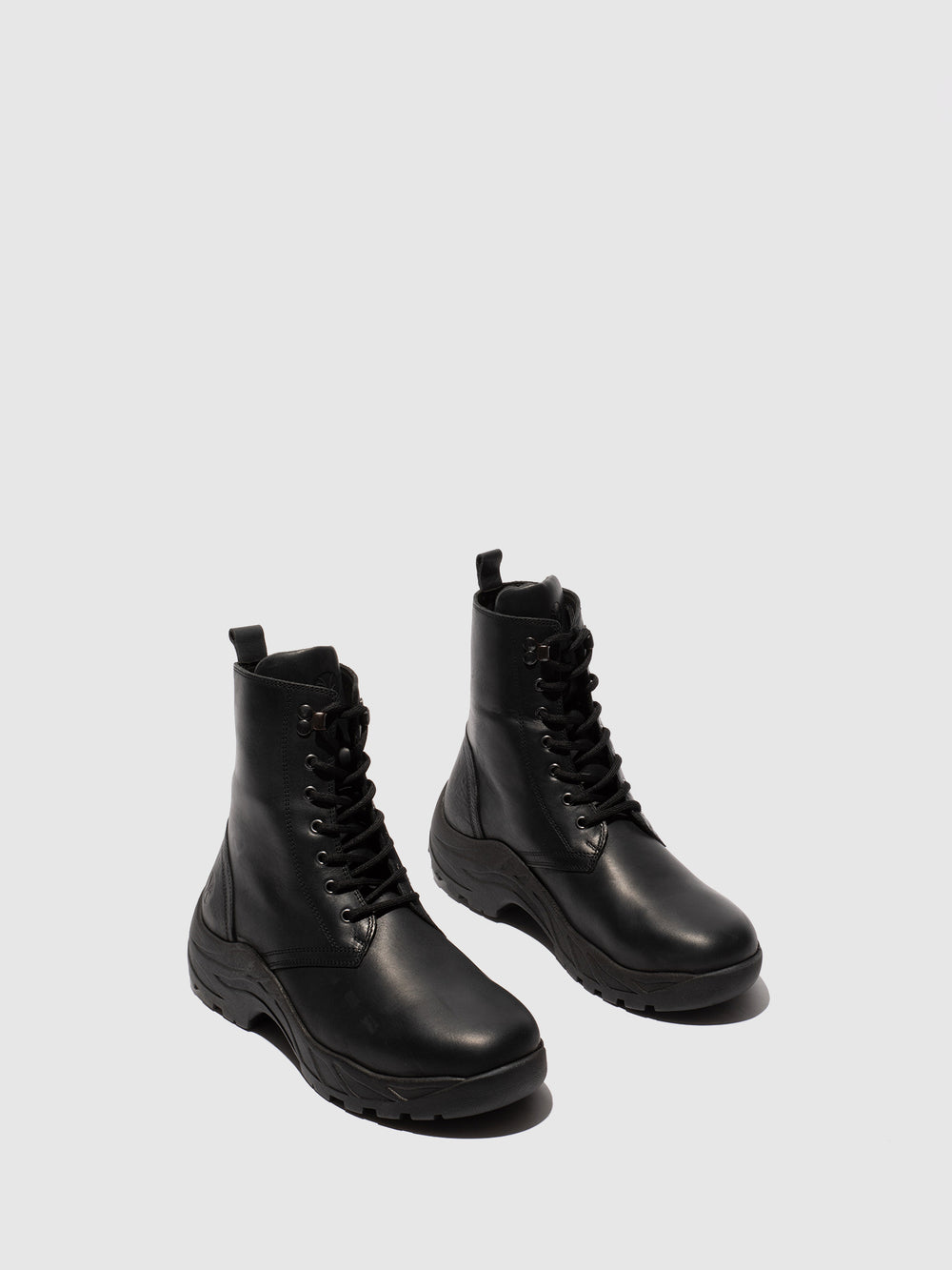 Botins com Atacadores em Preto