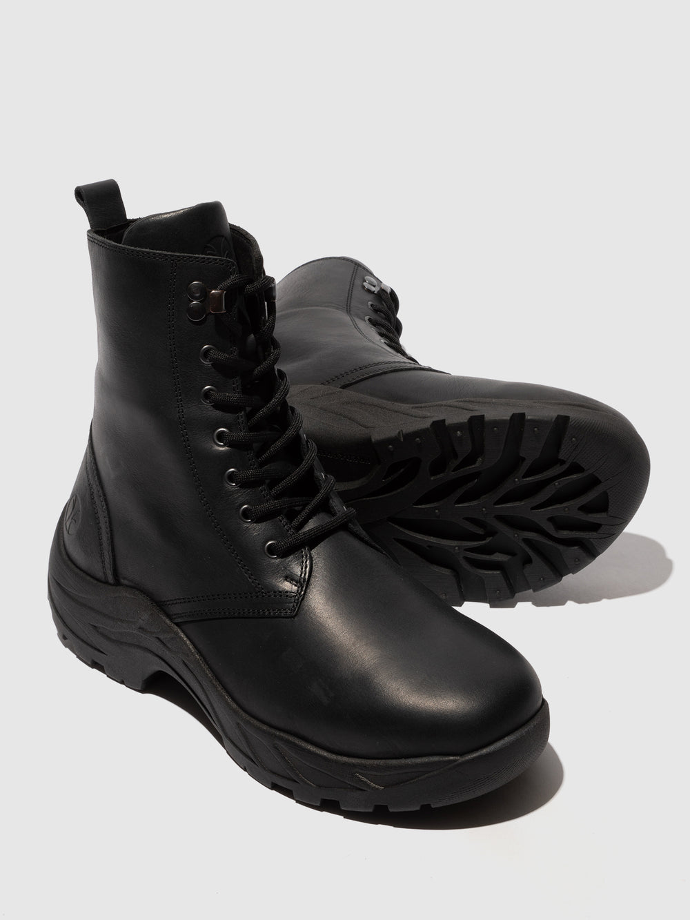 Botins com Atacadores em Preto