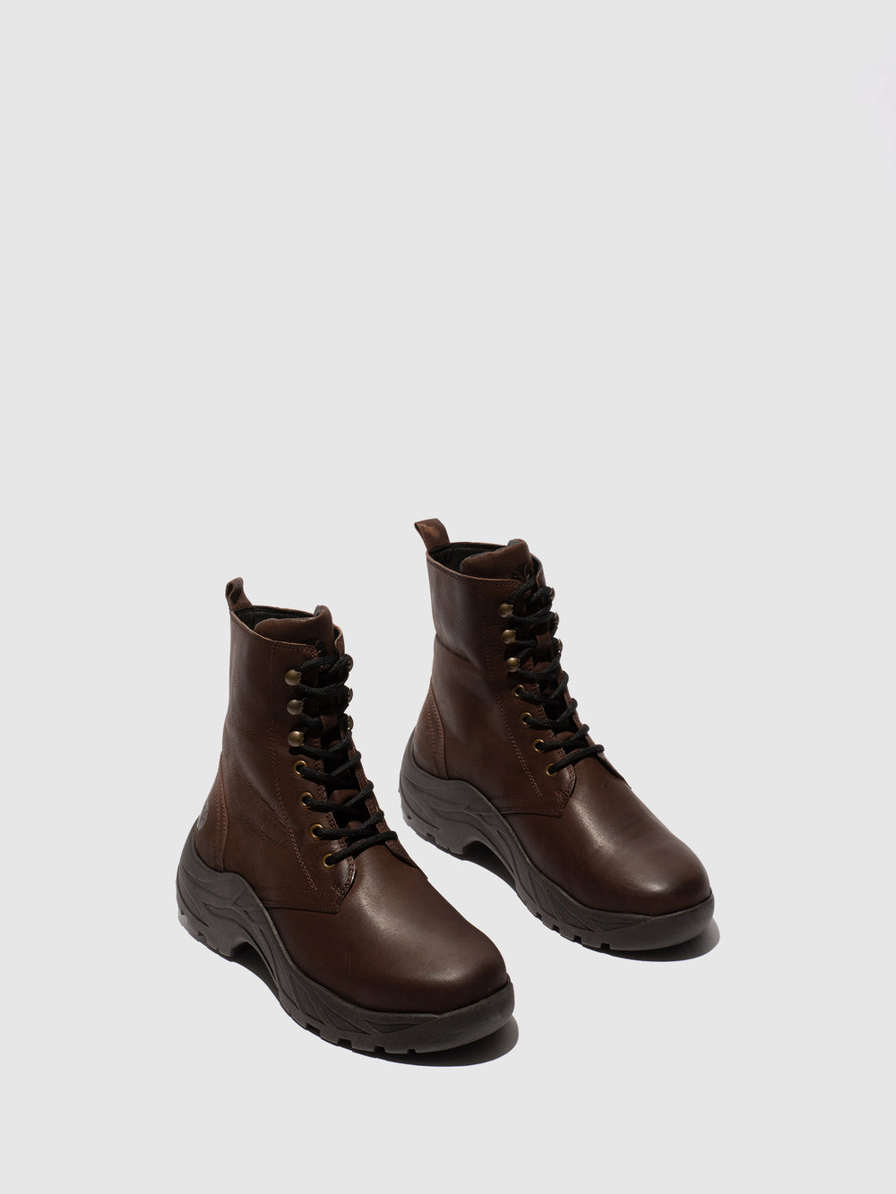 Botins com Atacadores em Castanho Escuro