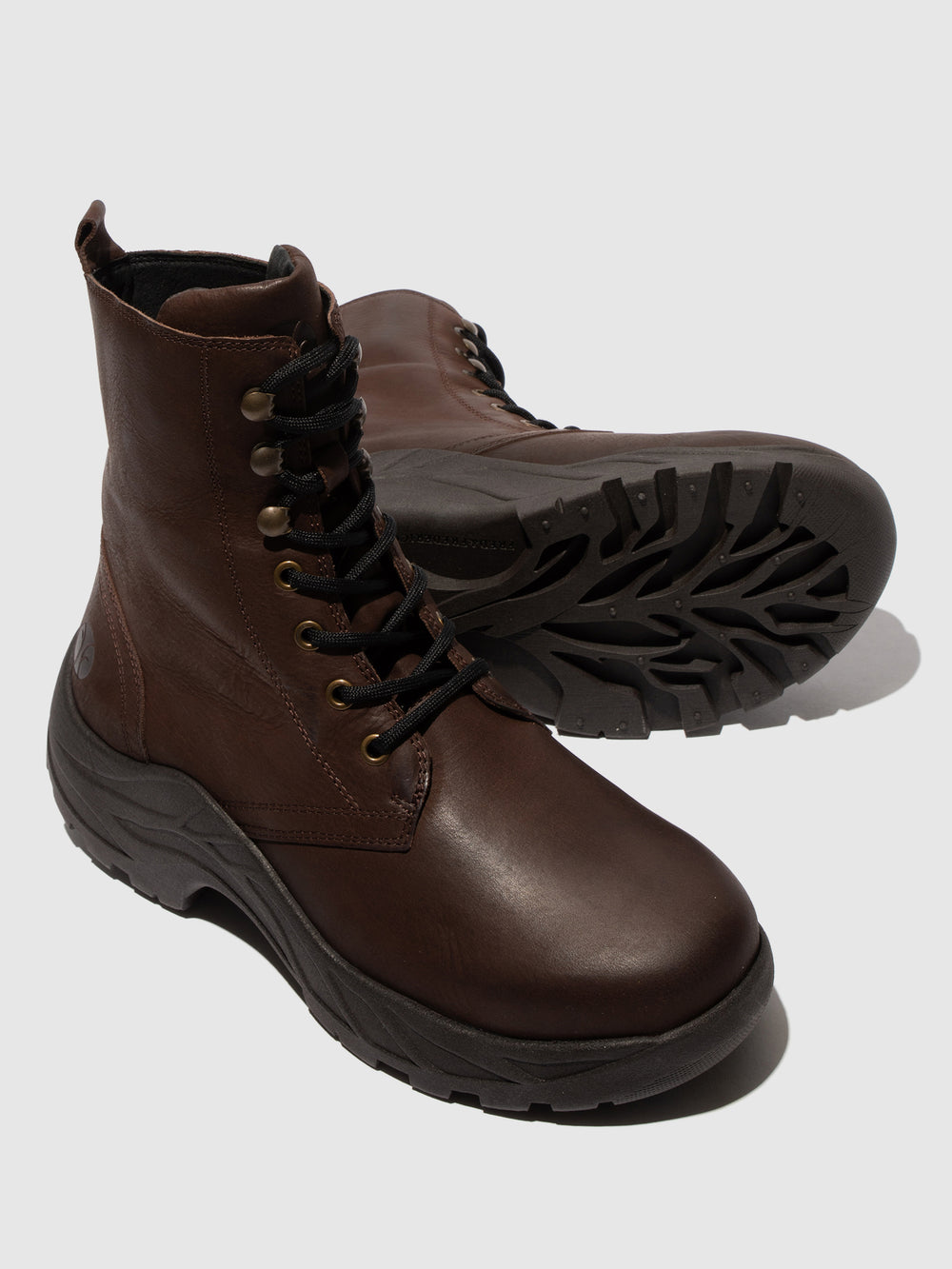 Botins com Atacadores em Castanho Escuro