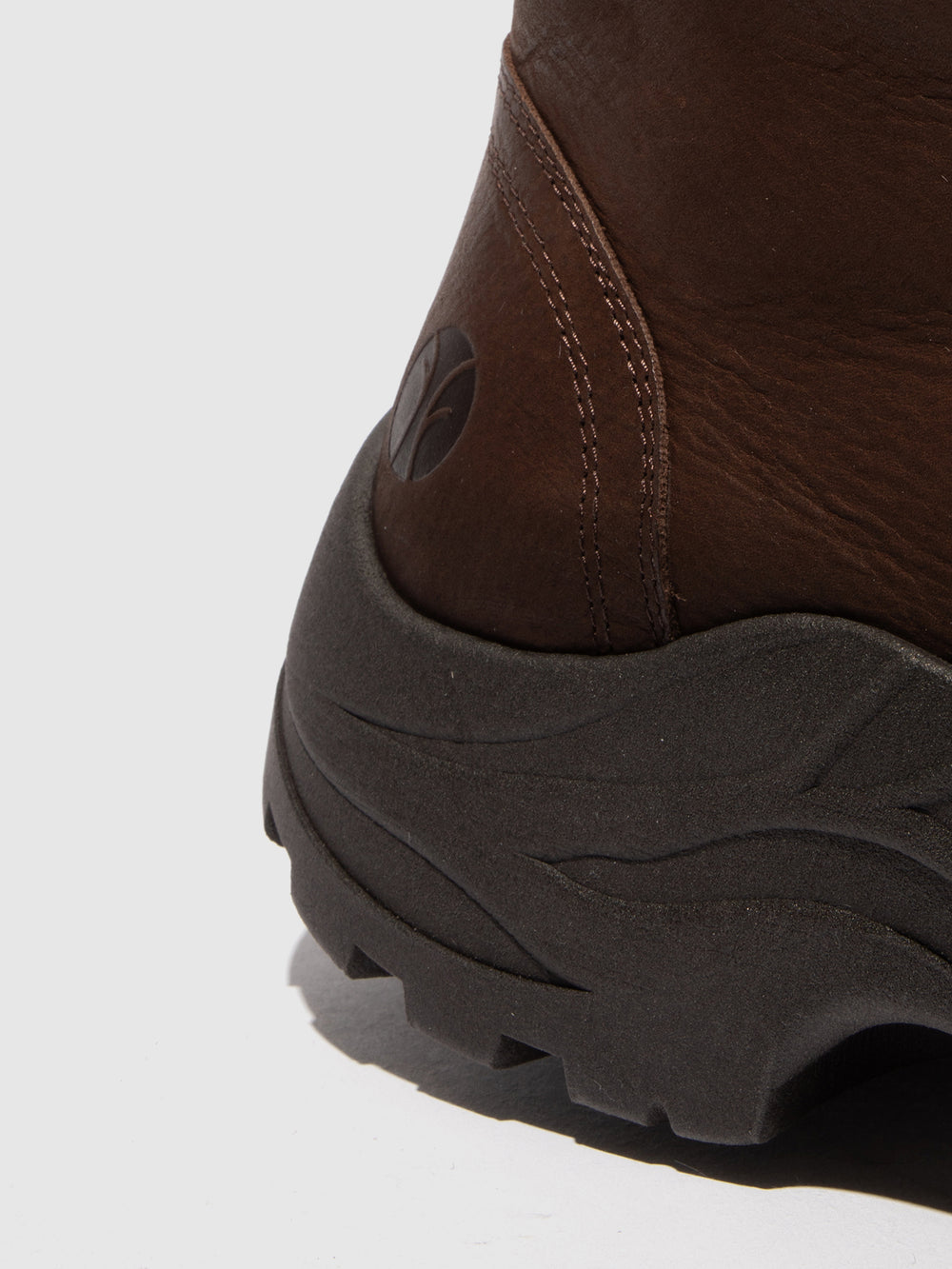 Botins com Atacadores em Castanho Escuro