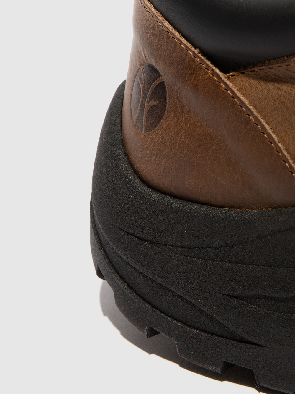 Sapatos com Atacadores em Camel e Preto