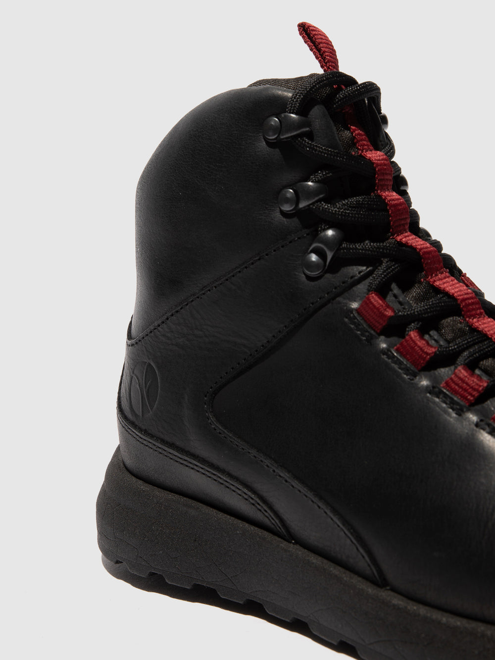 Botins com Atacadores em Preto