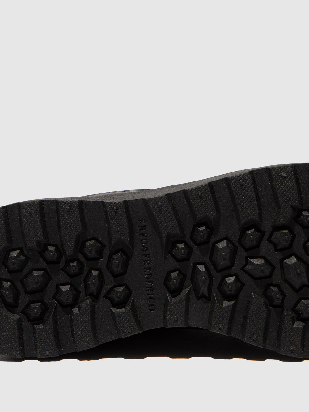 Botins com Atacadores em Preto