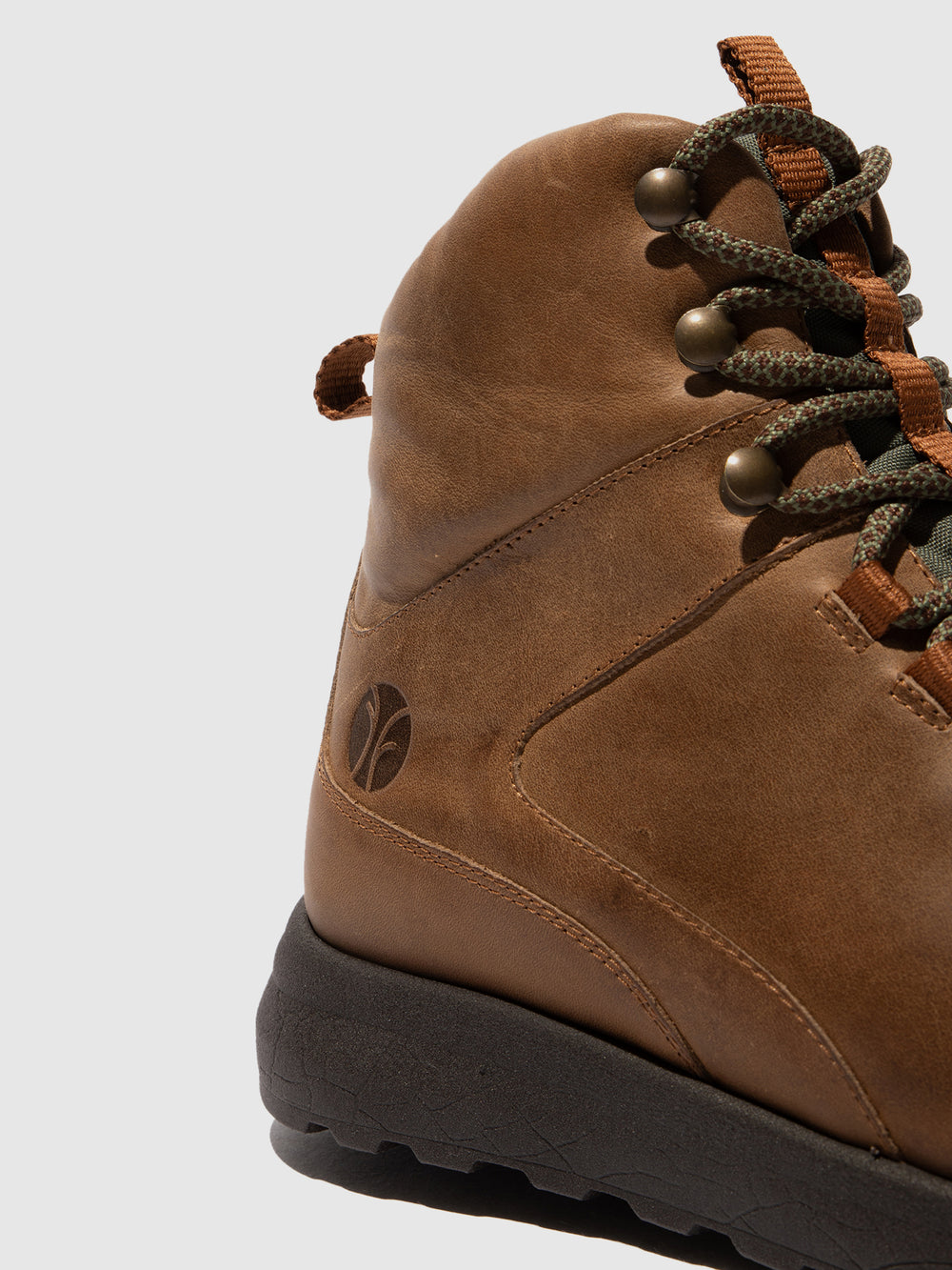 Botins com Atacadores em Camel Khaki